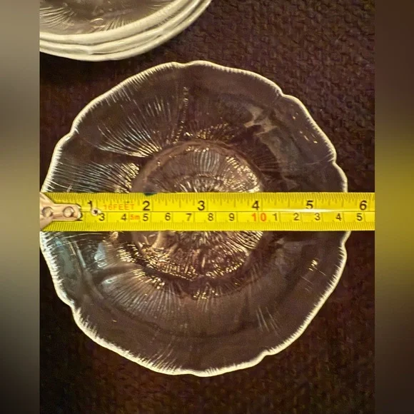 4 Arcoroc Fleur bowls/dishes. 5.75” - Picture 16 of 16